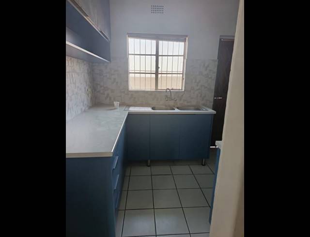 2 BEDROOM PROPERTY TO RENT IN LAMBTON GARDENS